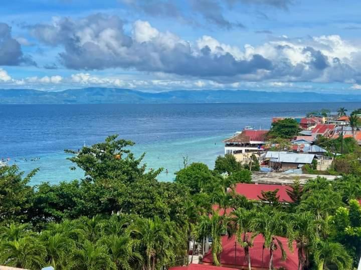 Strandhaus Condotel Moalboal Exterior foto