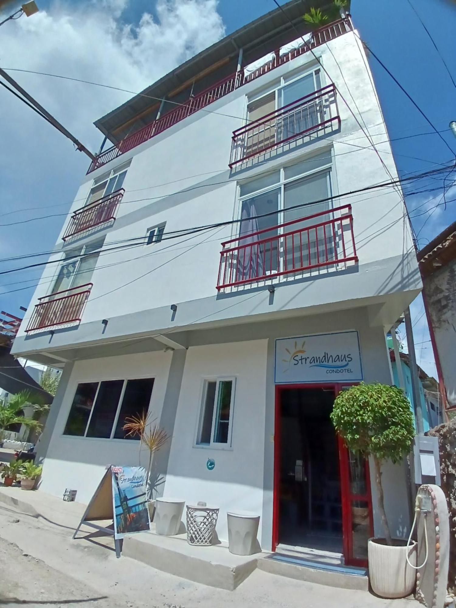 Strandhaus Condotel Moalboal Exterior foto